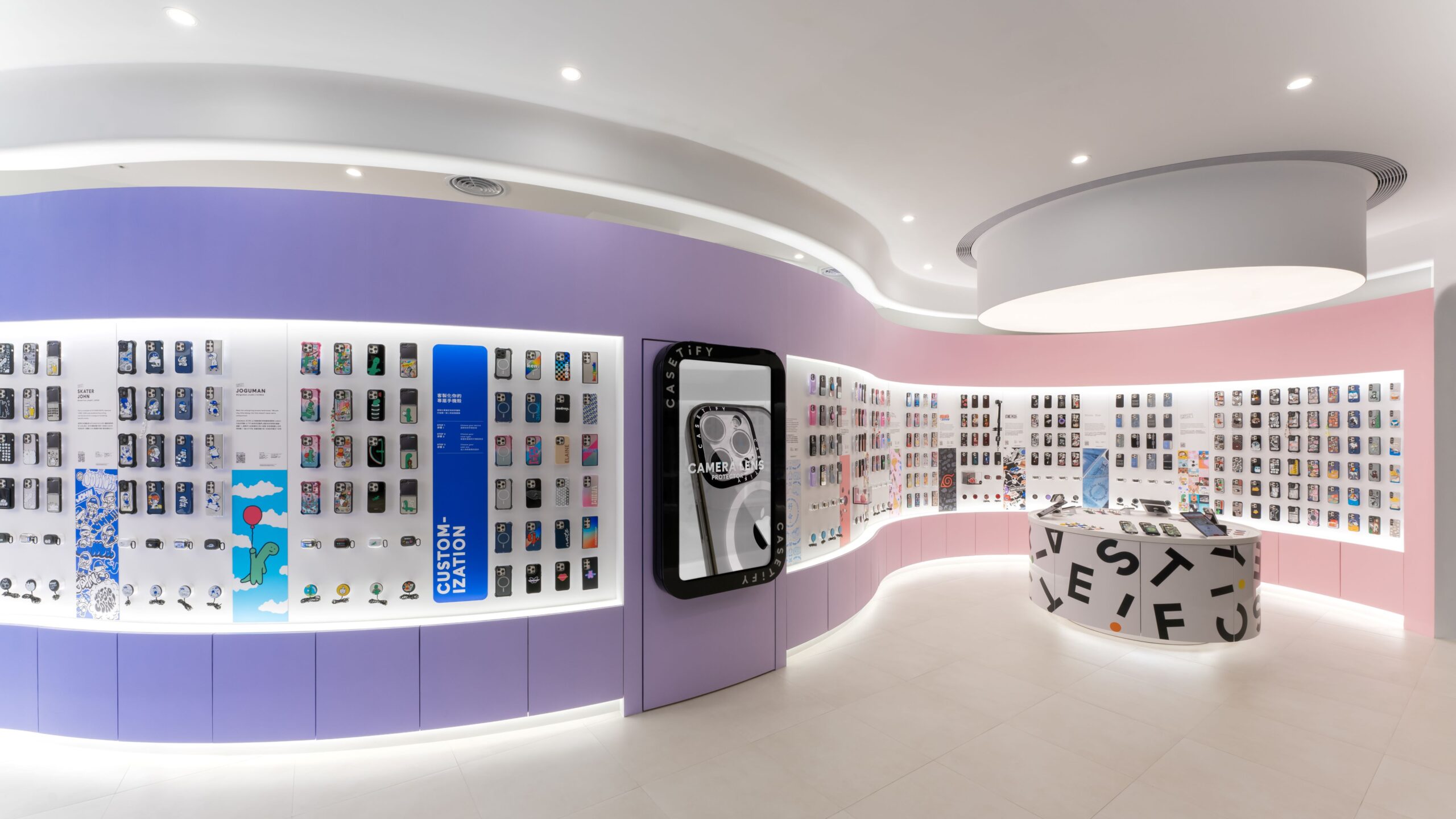  CASETiFY STUDiO 新光三越台北南西店三館採用品牌視覺粉紅色與藍色漸層牆面